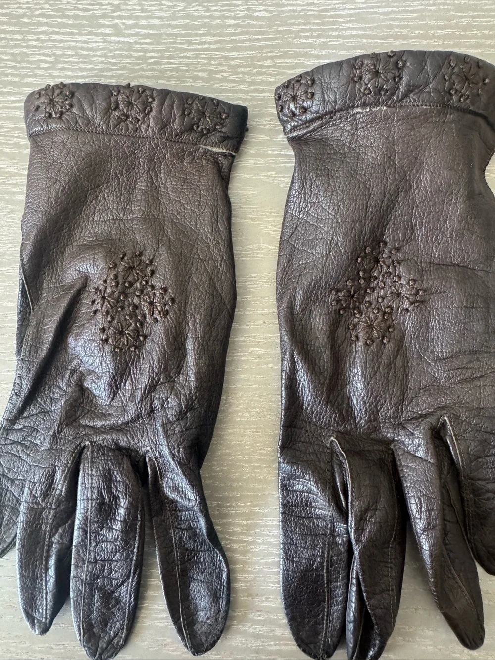 Leather womens snap on gloves